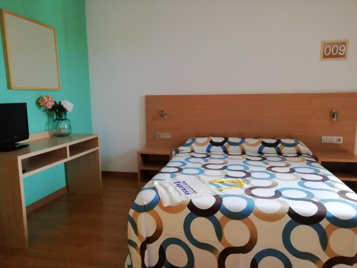Hotel Mediterrani Express Calella Extérieur photo