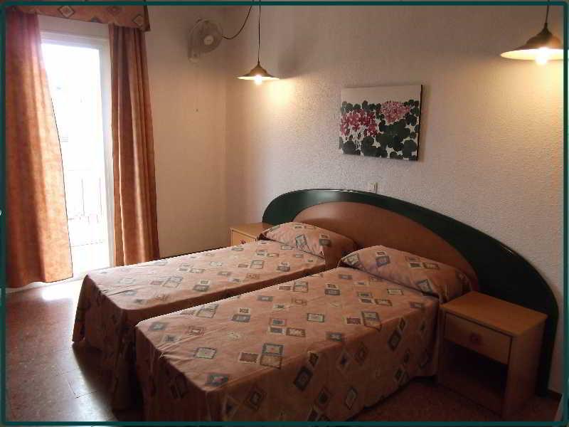 Hotel Mediterrani Express Calella Extérieur photo